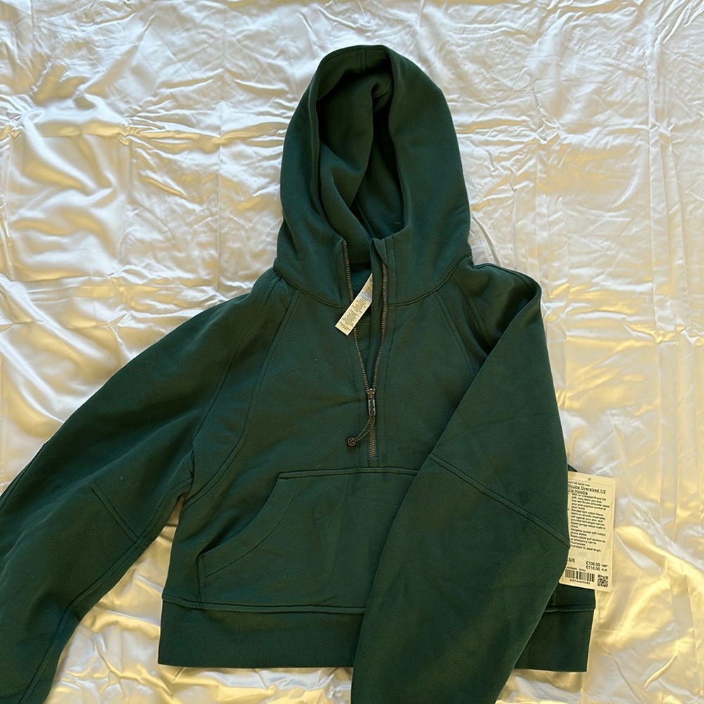 Scuba Oversized 1/2 Zip Hoodie XS/S, Brand New with Tags 110$